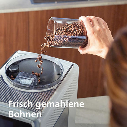 Wählen Sie eines von 20 köstlichen Kaffeerezepten auf dem LatteGo 5500. Vom Milchkaffee bis zum erfrischenden Eiskaffee. LatteGo macht seidig weichen Schaum